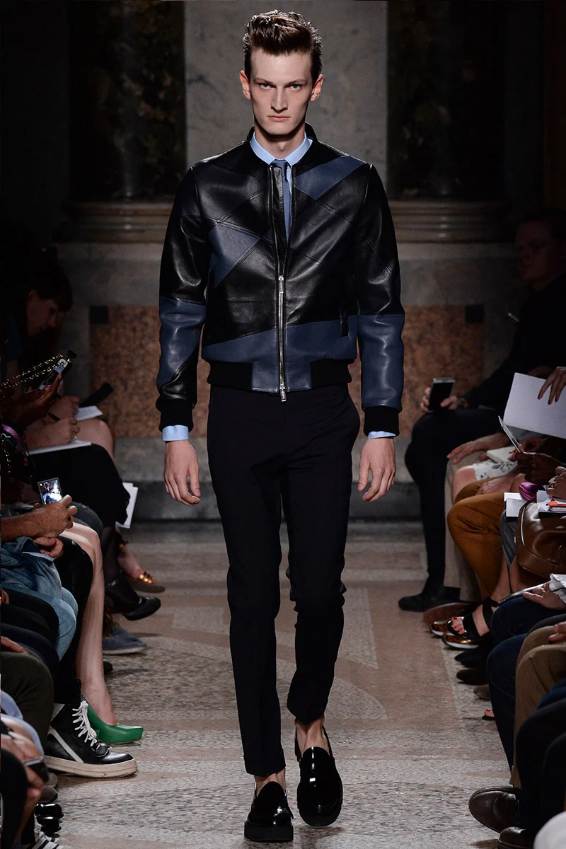Les Hommes presented its Spring/Summer 2015 collection during Milan Fashion week and they did an amazing job. High qualited leather, good accessories and modern shapes where the highlights of the show. Check for the whole collection below.