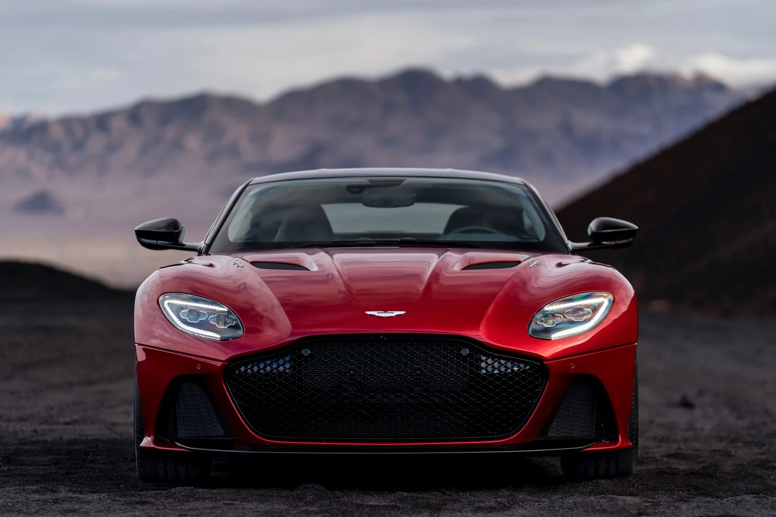 2019-Aston-Martin-DBS-Superleggera-00010.jpg