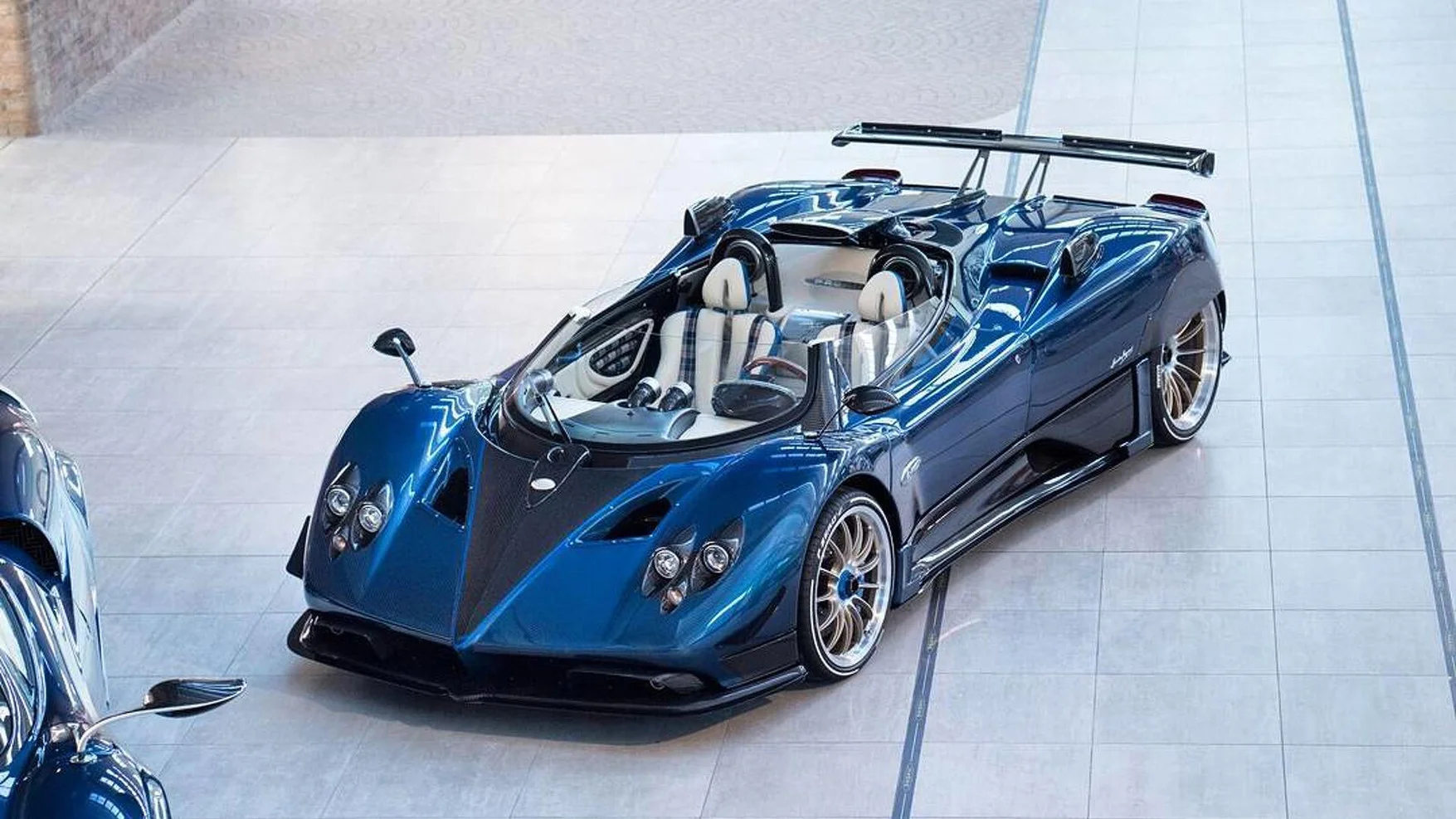 https_%2F%2Fhypebeast.com%2Fimage%2F2018%2F07%2Fpagani-13.jpg