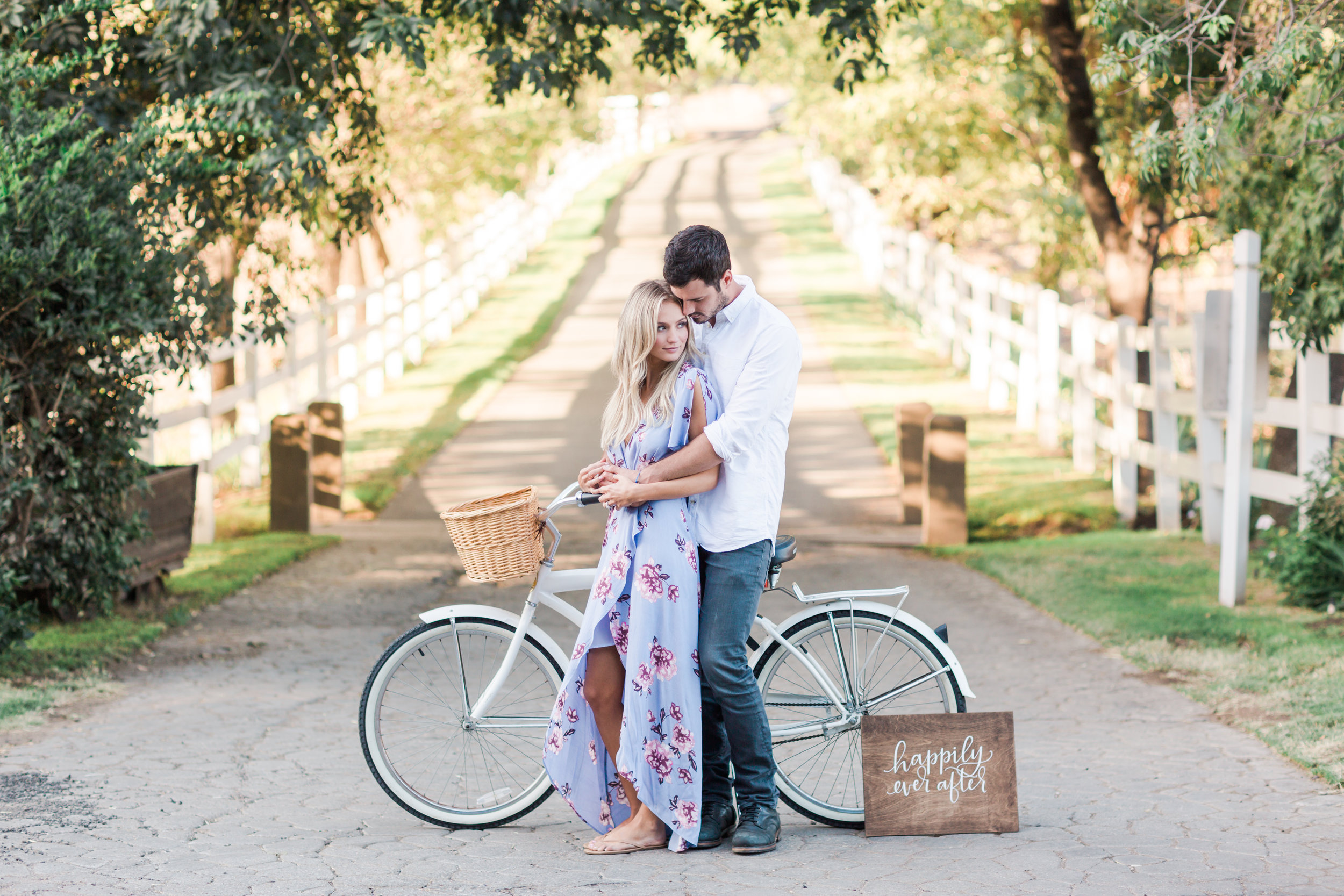 See Bachelor Ben Higgins and Lauren Bushnell's Adorable Engagement Photos!