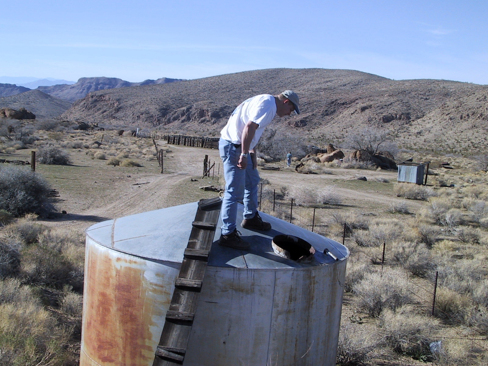 Water storage tank