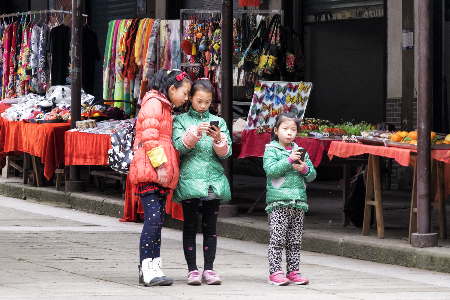 Three Girls, Shibaozhai, China