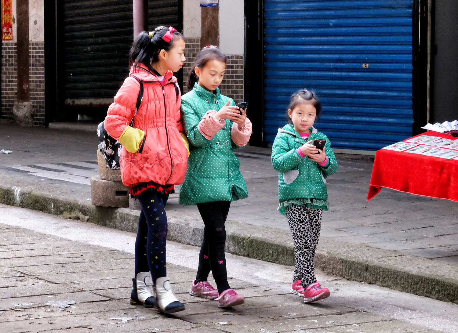 Three Girls, Shibaozhai, China