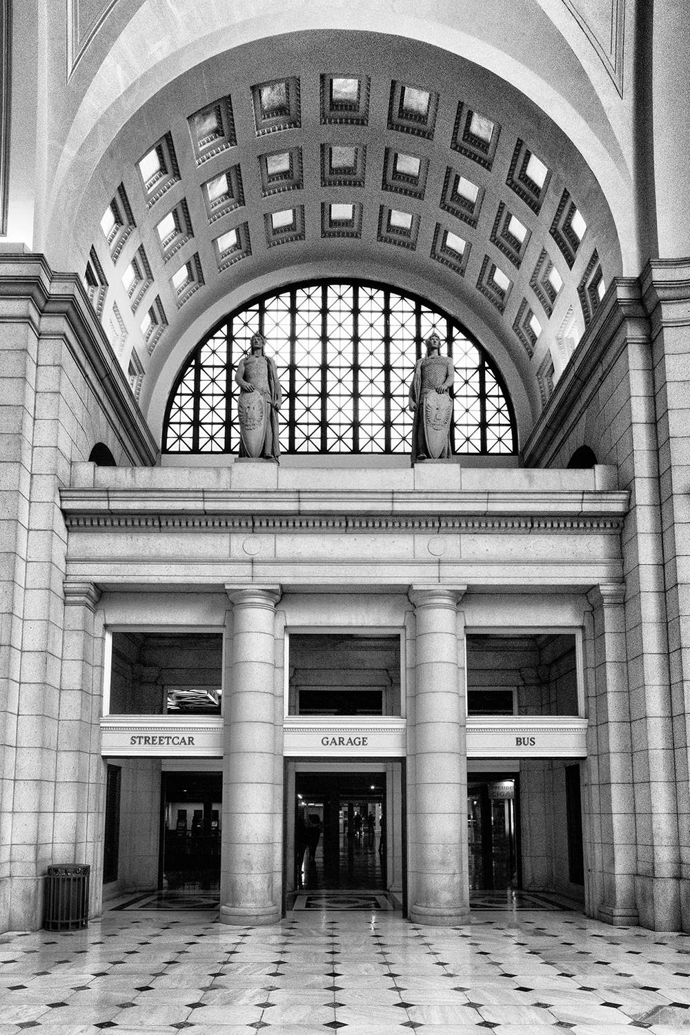 160924 Union Station 43-1 bw.jpg