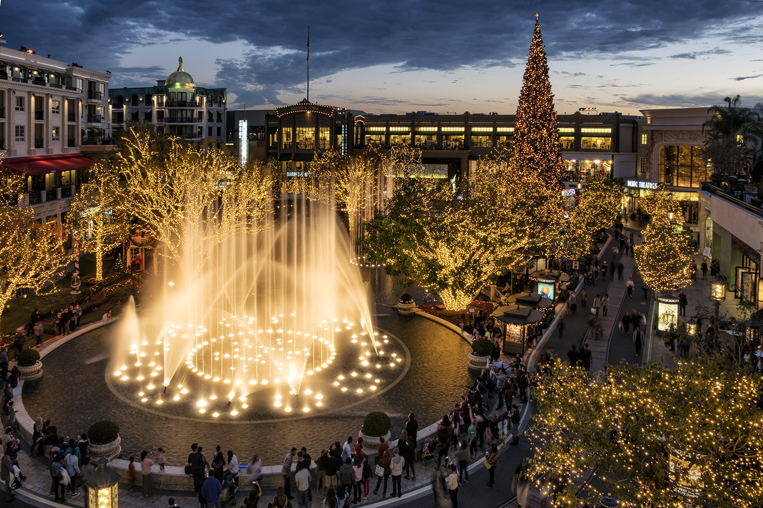 The Americana, December Evening