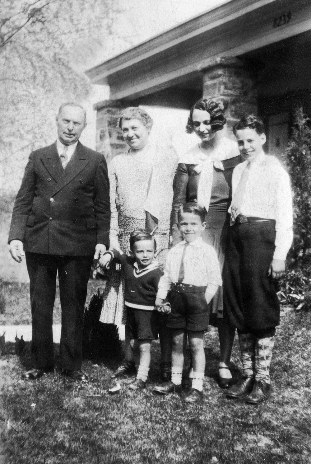 Leon and Bessie with Kathryn, Doug, Richard and Buddy, 1929