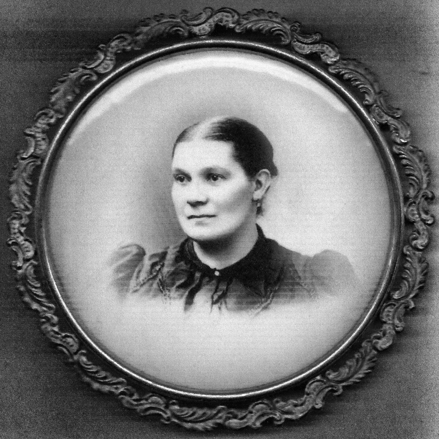 Rachel Wolf (Bessie's Mother)