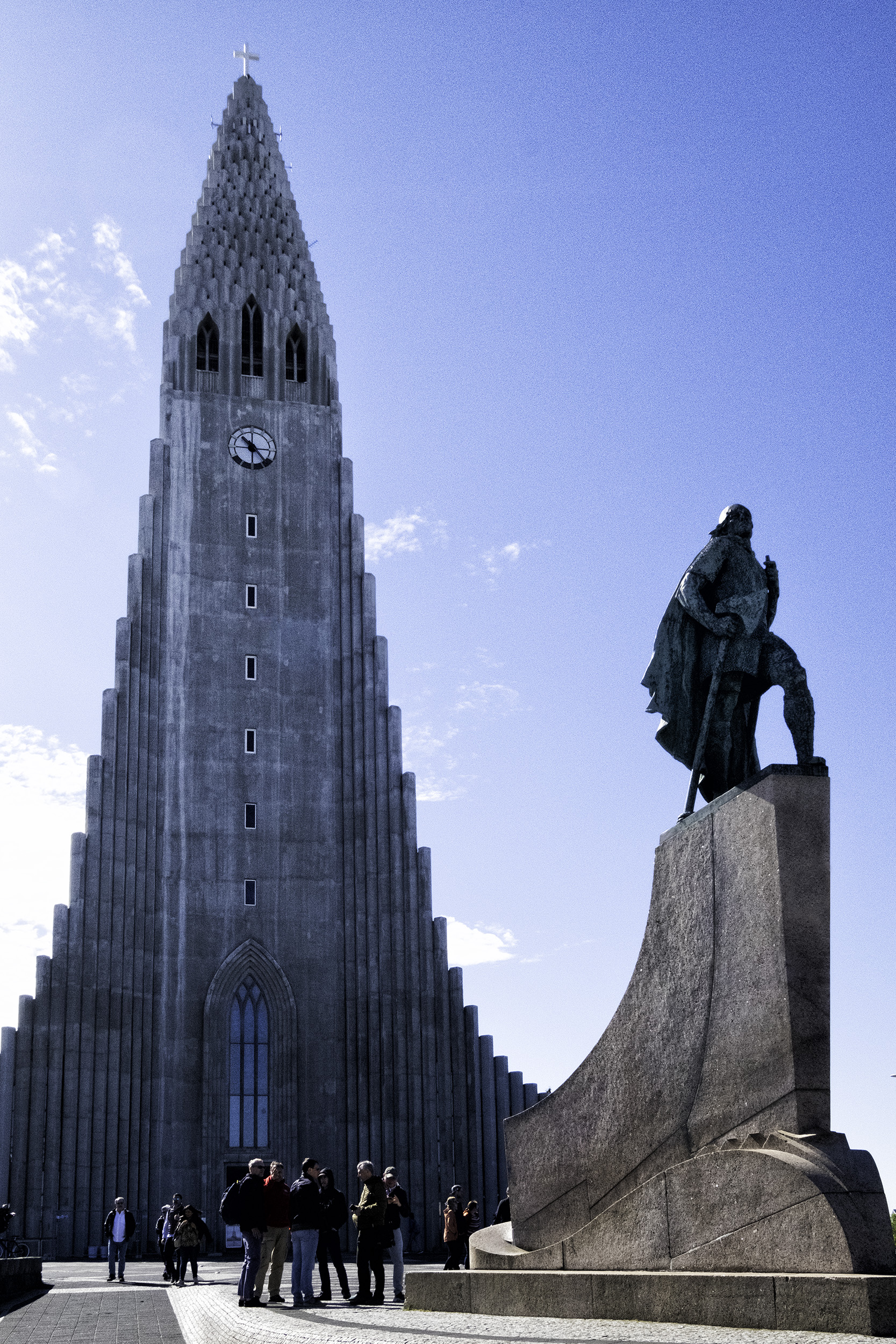 Hallgrimskirkja and Leif Ericson statue