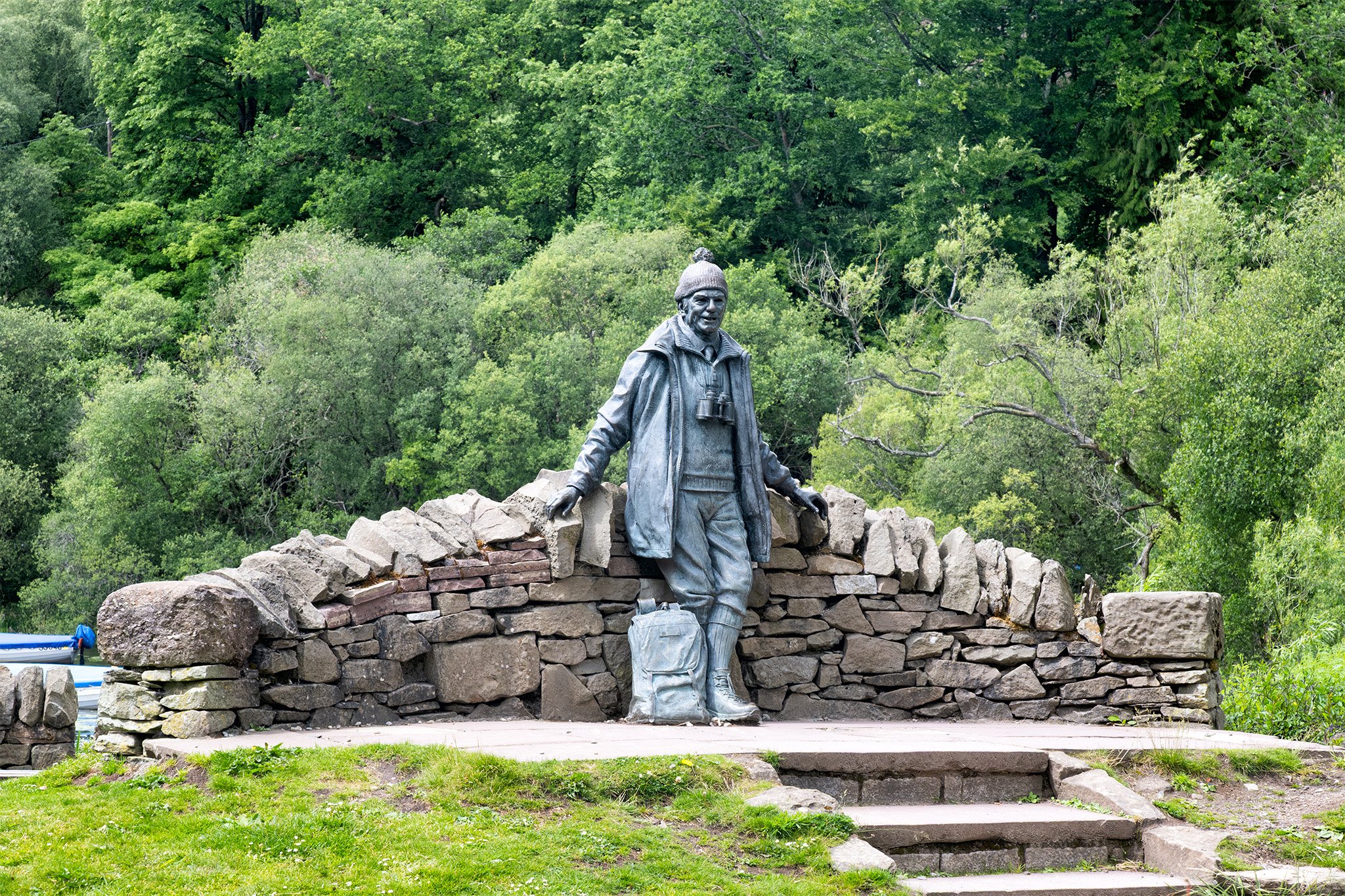 Tom Weir statue in Balama 