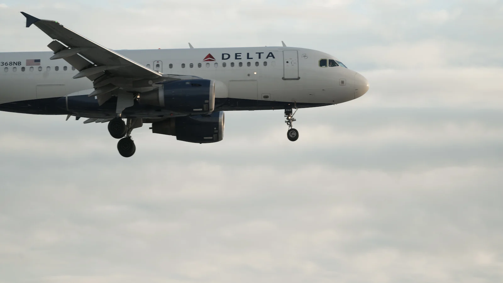 5. @F5.6 1/640sec ISO 320 - 300mm. Handheld it managed to get pretty impressive focus even though I feel these settings would be too slow to "freeze" the fast moving plane.