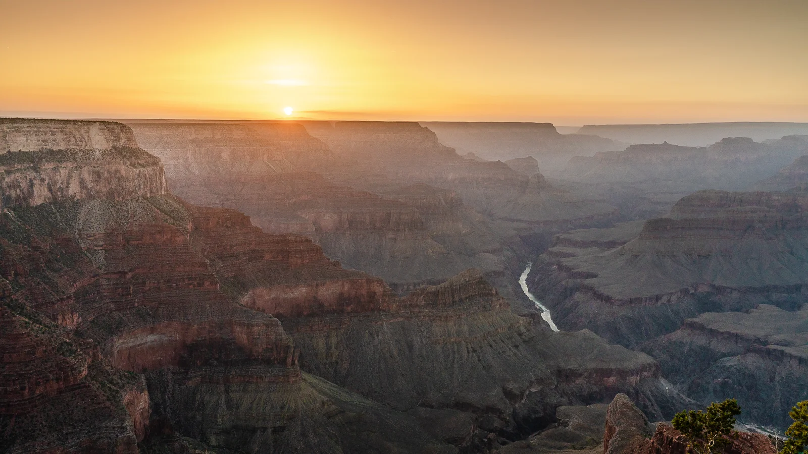 IG Grand Canyon Mather Point Sunset 26mm F7.1 1-125sec ISO 640.jpg