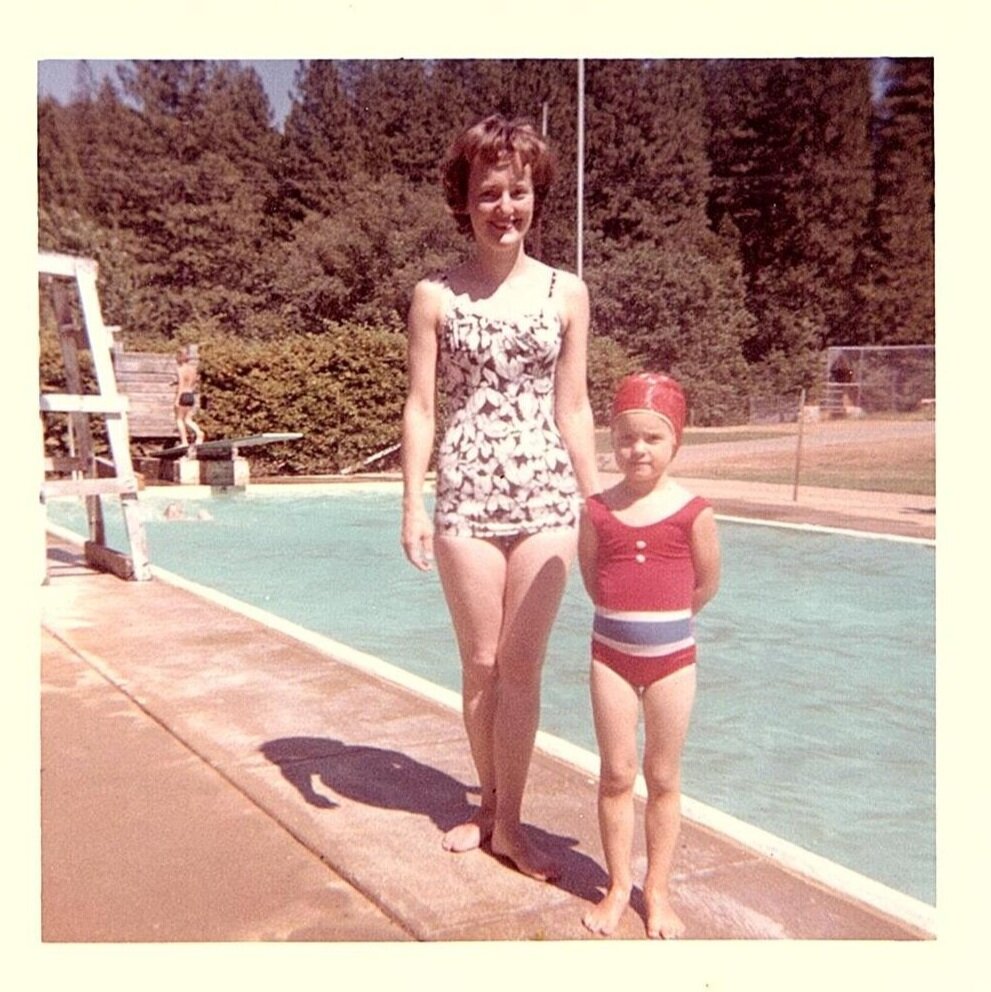 Sue+and+Mom+1964.jpg