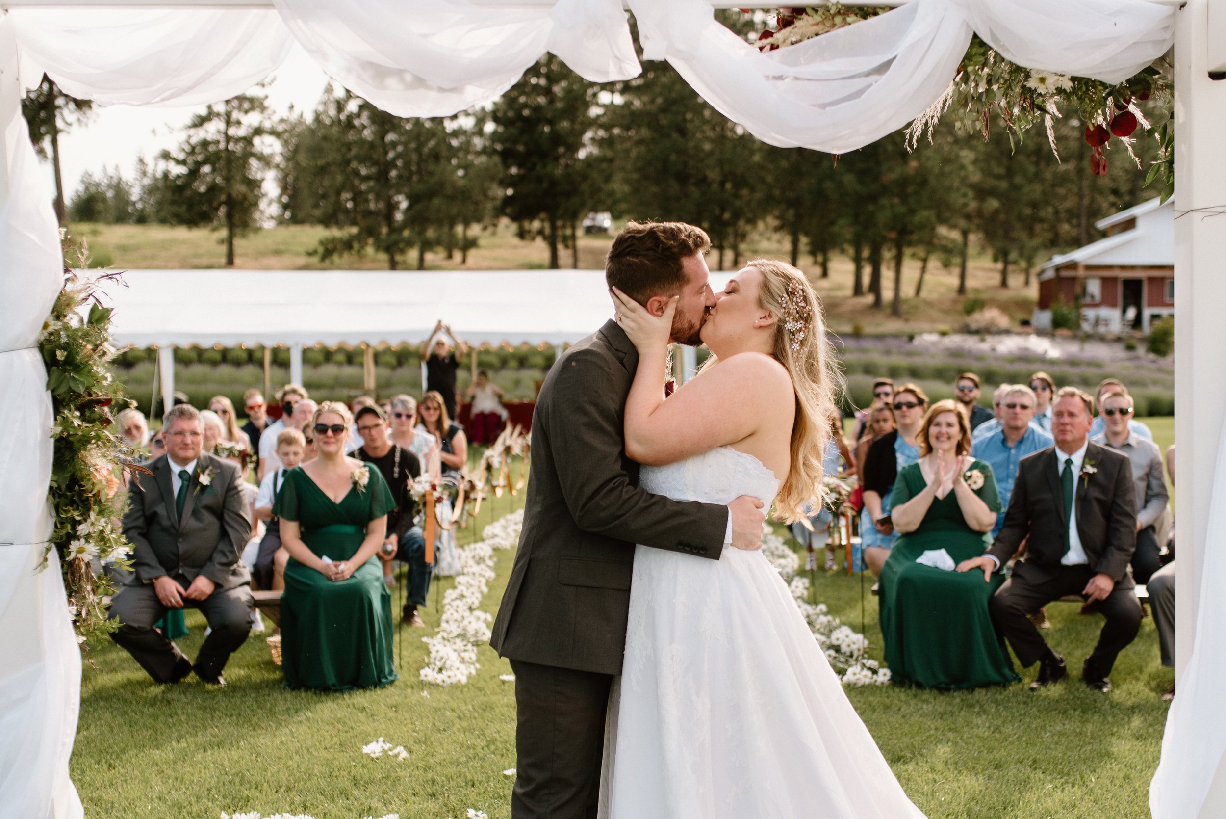 lavender_fields_spokane_washington_wedding_2.jpg