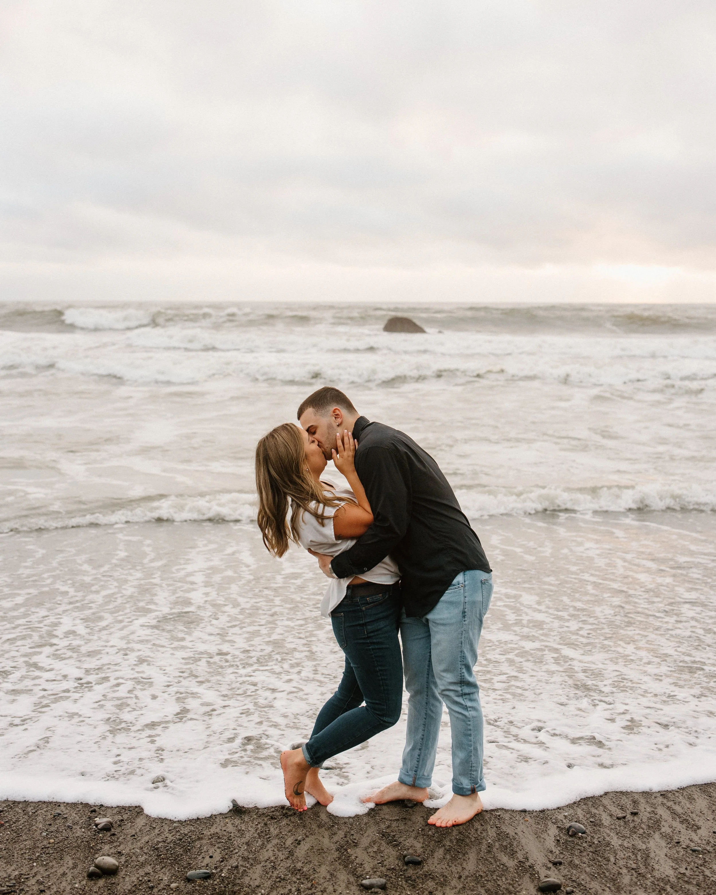 rialto_beach_olympic_national_park_washington_engagement_session_6.jpg
