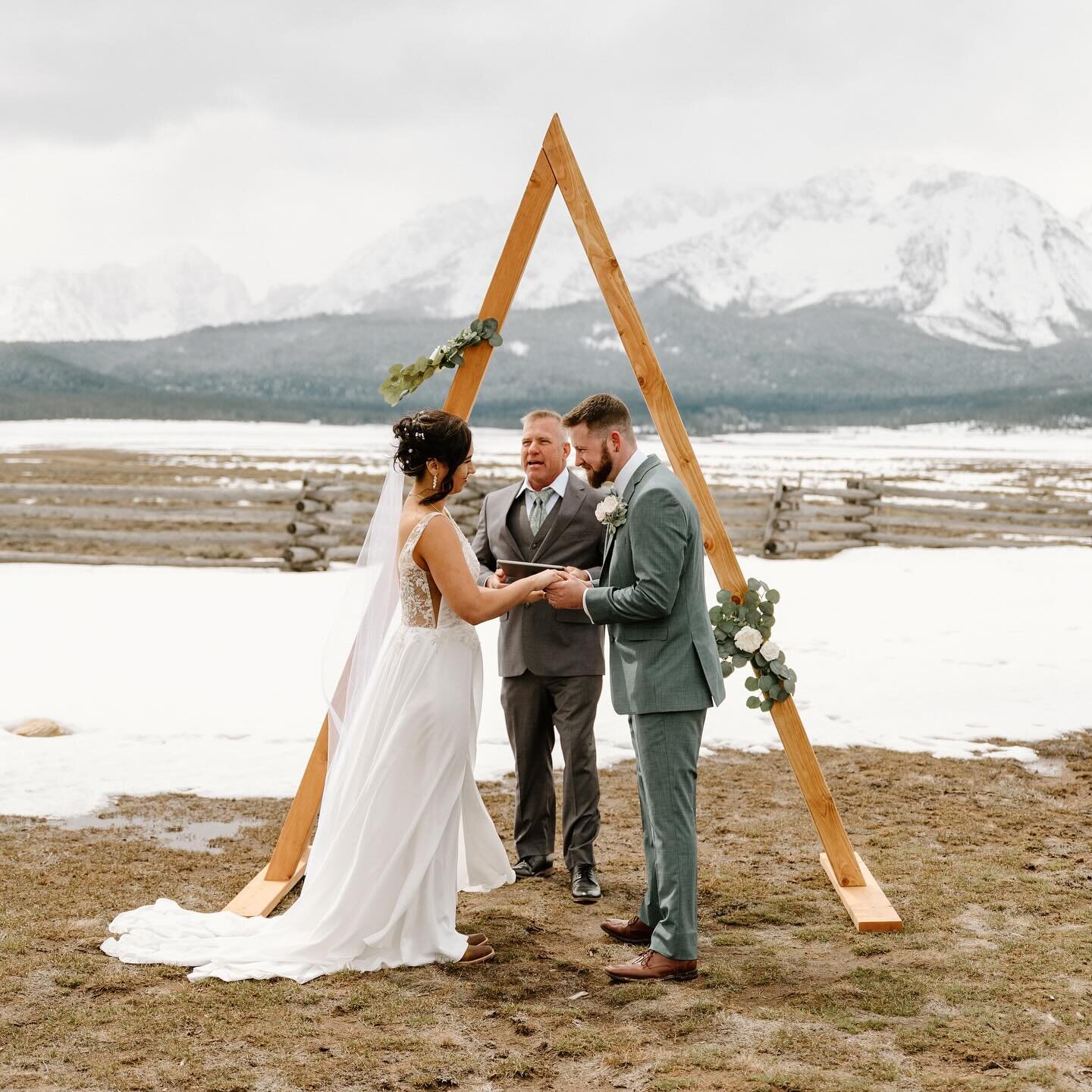 Spring weddings in the mountains? That&rsquo;s gonna get a huge YES from me 🙌🏻🏔️