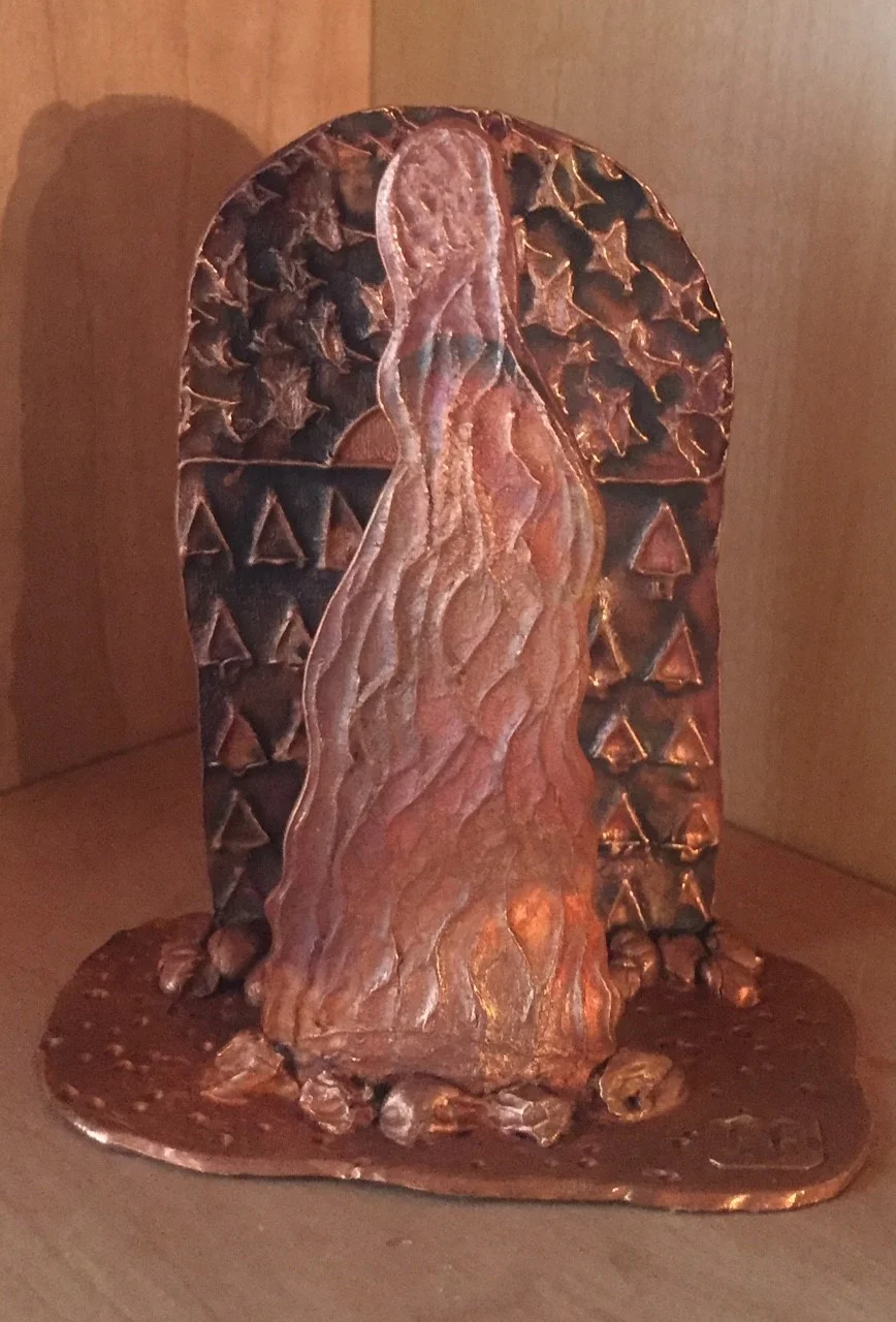 Close up of a miniature geyser sculpture!