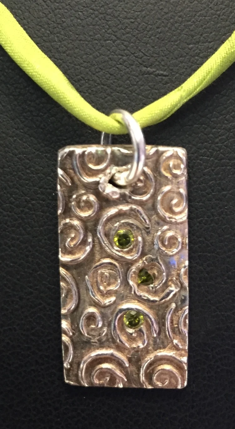 green+swirled+rectangle+shaped+necklace.JPG