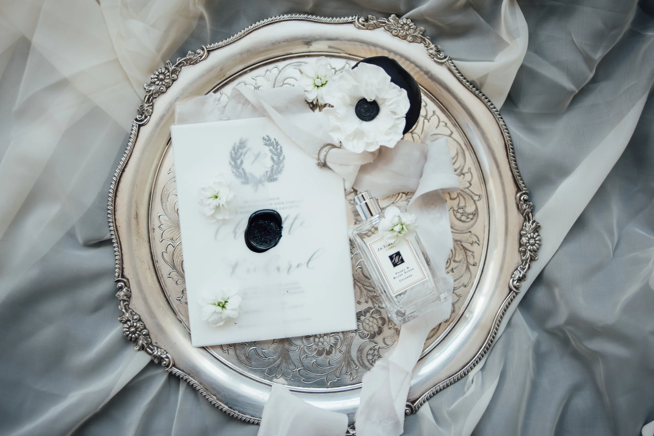 StyledBridalShoot-MonochromeModernLuxeBLovedHiveLondonHR-19.jpg