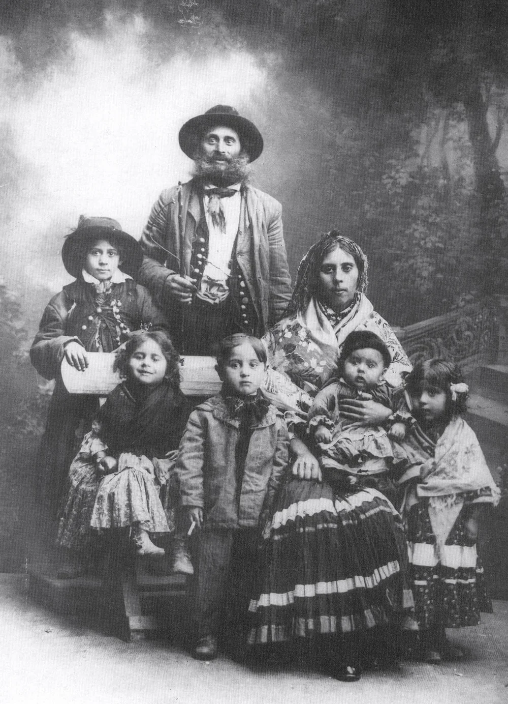 цыгане до революции. испанские цыгане гитано. цыгане испании 19 век. старый цыган. колоритный цыган.