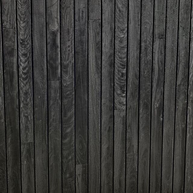 Charred ship lap cladding, try saying that fast over and over. Looking the goods, hands might be slightly black at the end of the day.

#charredcladding #blacktimber #melbournearchitecture #burnttimber