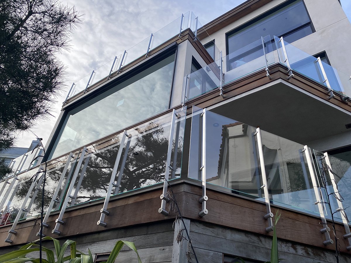Sea Cliff Ext Glass Guardrails 1.jpg