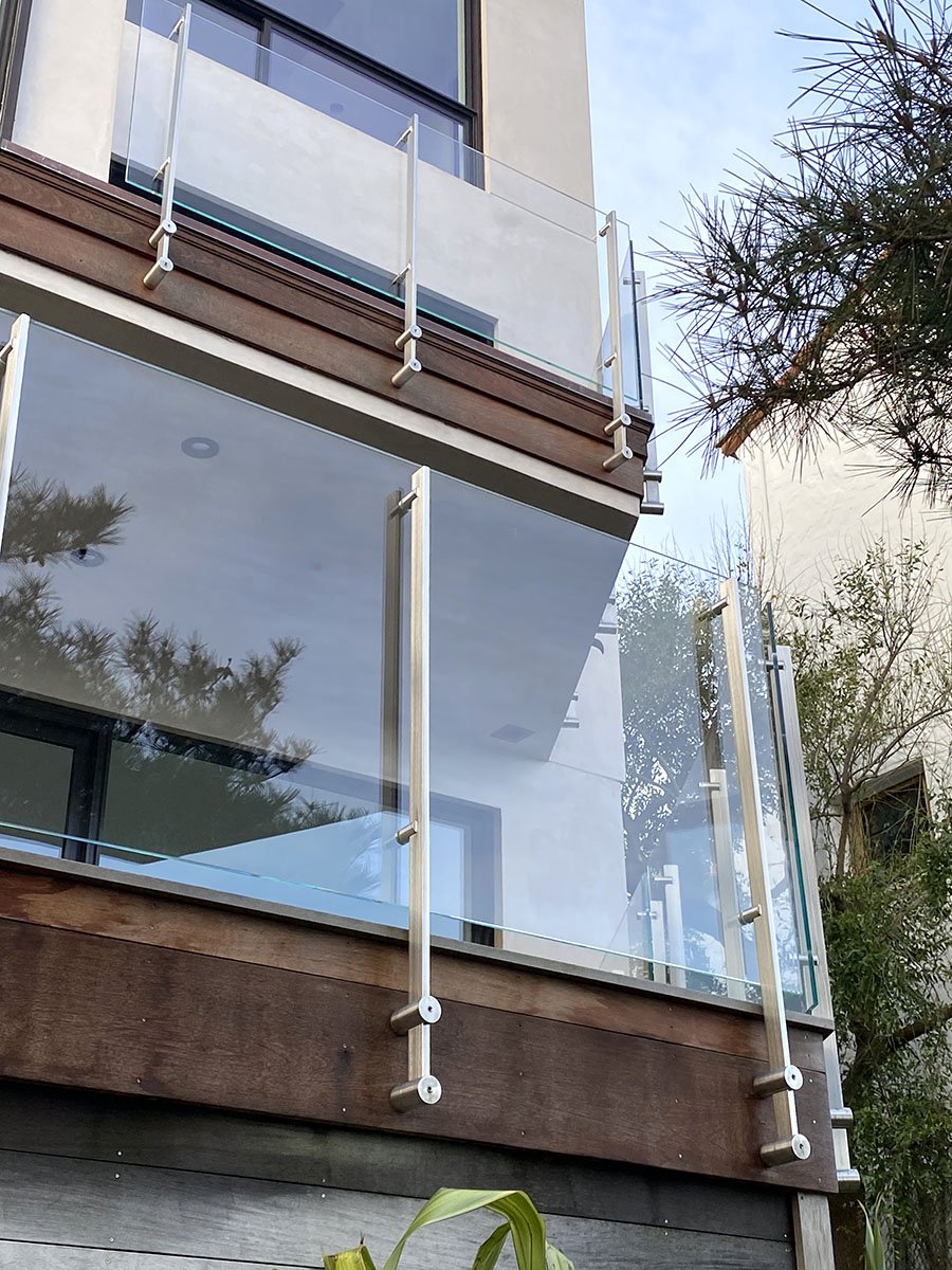 Sea Cliff Ext Glass Guardrails 1a.jpg