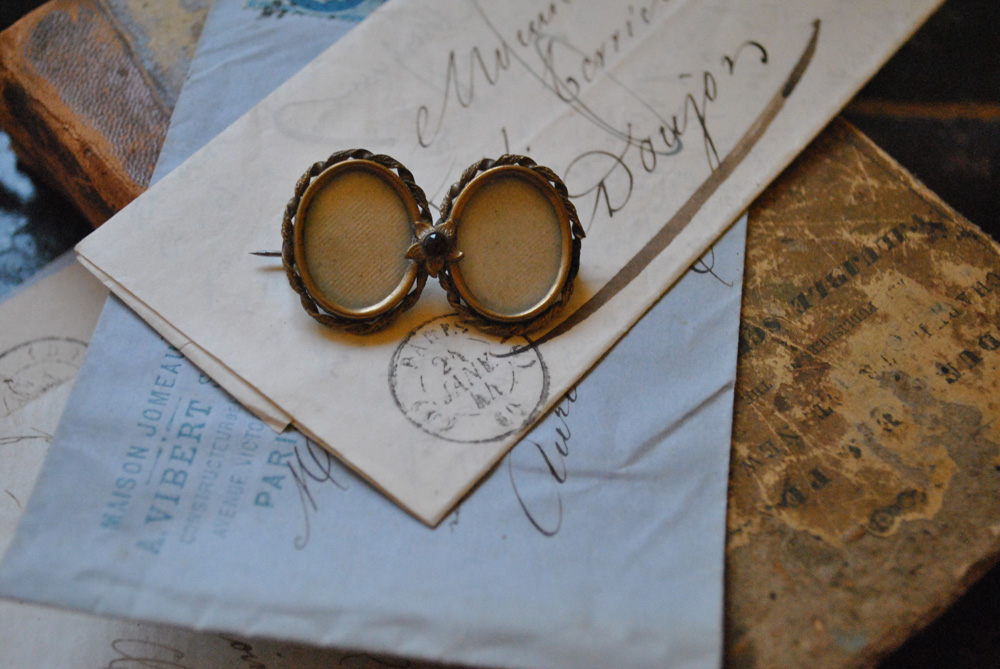 Victorian antique double portrait brooche