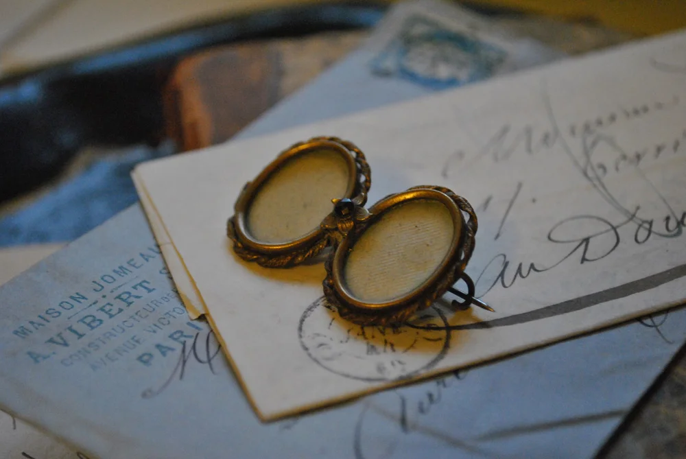 antique double portrait brooche