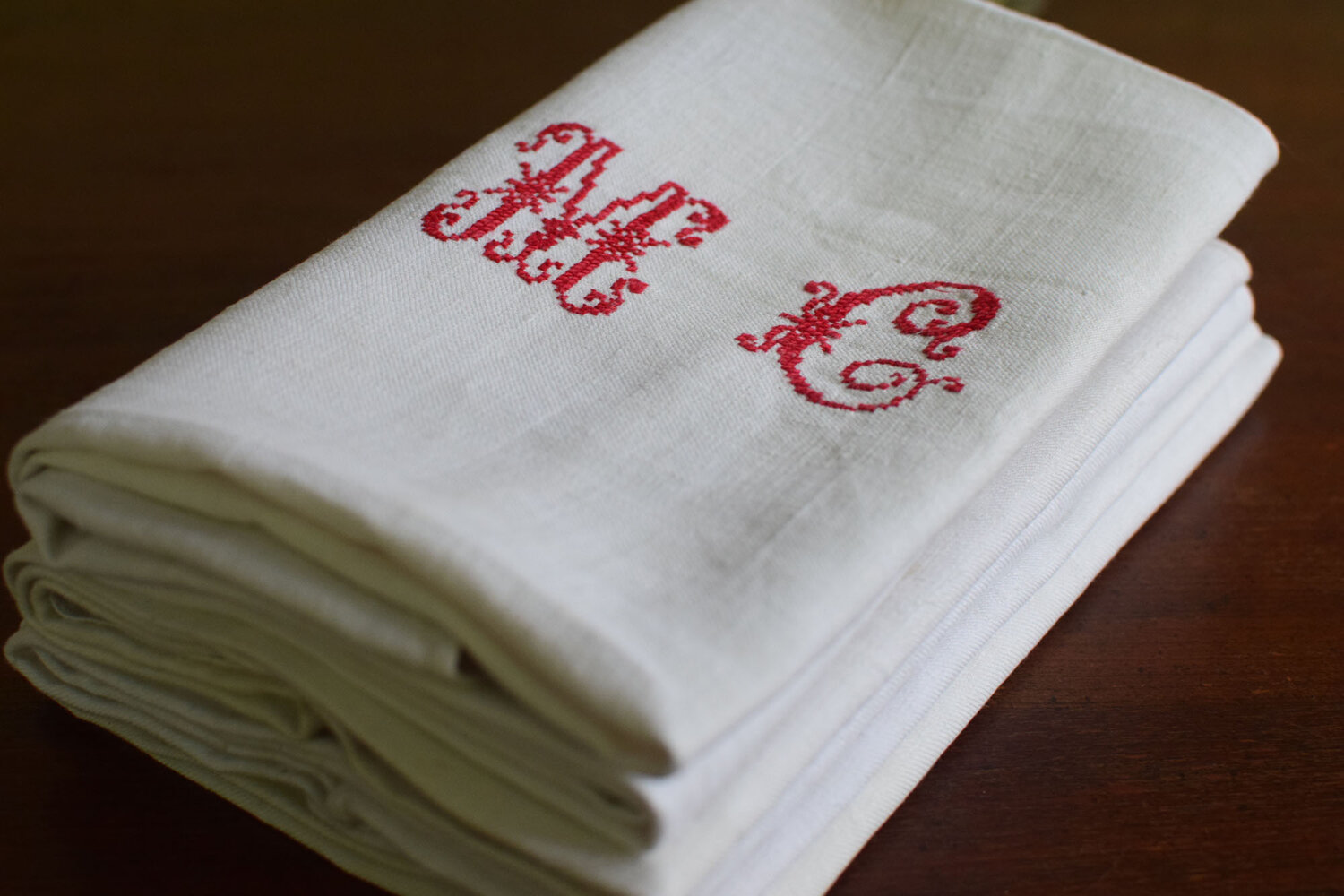 FRENCH ANTIQUE FRAME with Monogram Embroidered Linen Cloth Napkins and  Guest Bath Hand Towels - Wedding Keepsake for Special Occasions