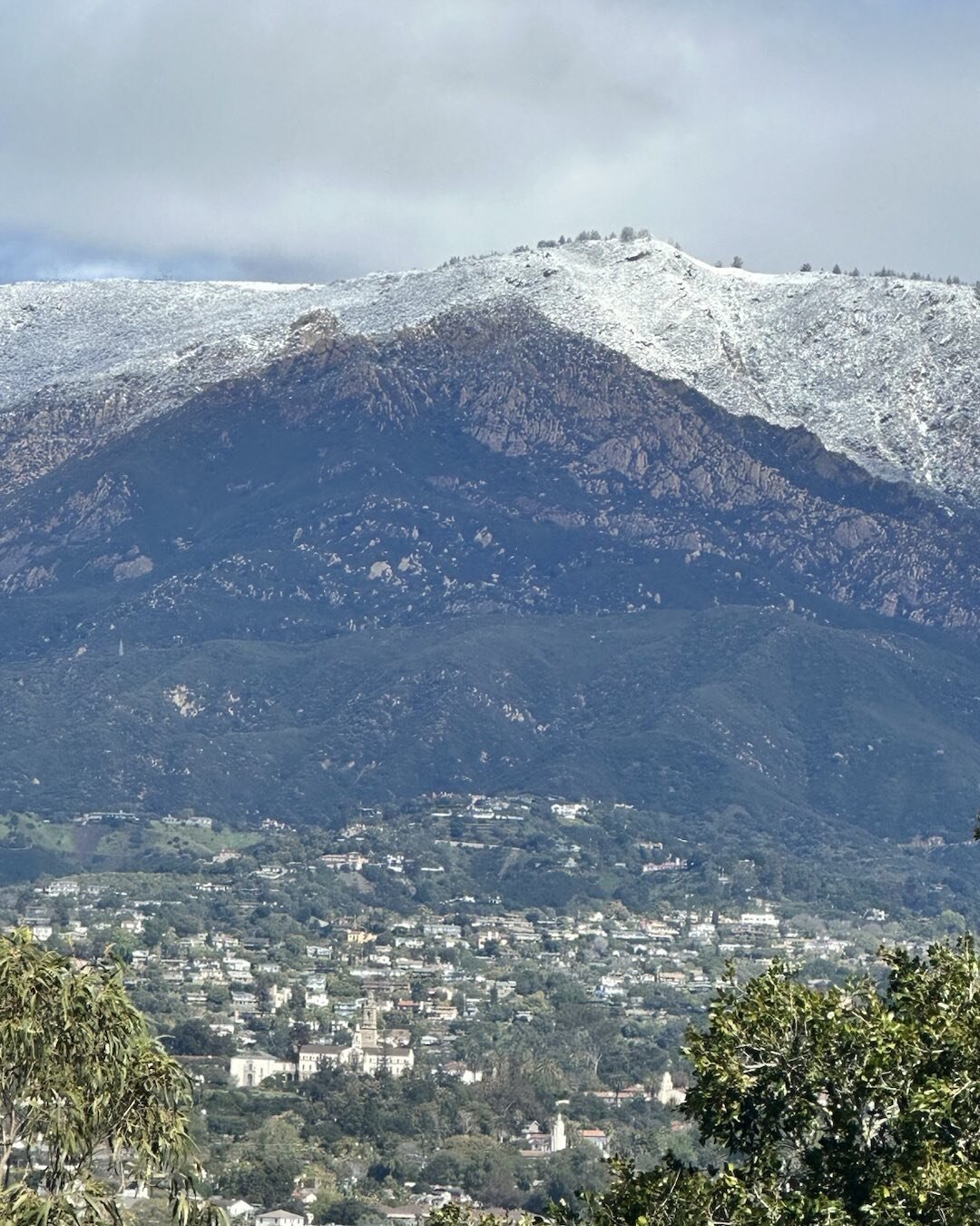 A beautiful covering of snow today in Santa Barbara&rsquo;s lower mountains.