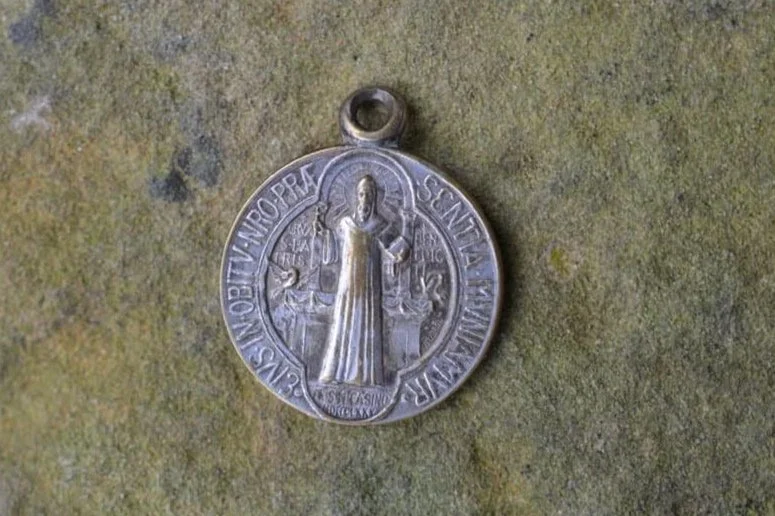 1-antique-french-st-benedict-medal+%2Bfor-the-love-of-france.jpg
