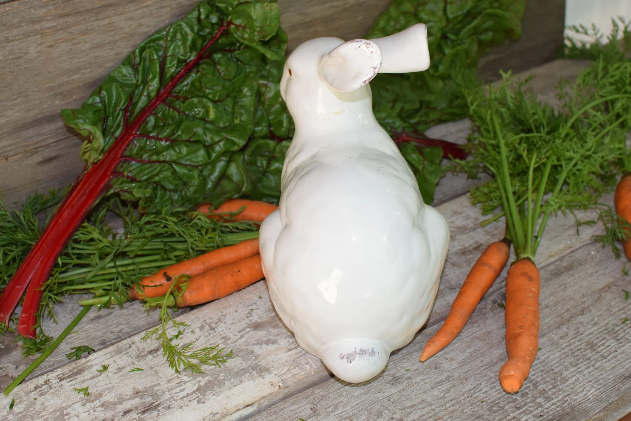 Lovely Earth Needs Faience Rabbit