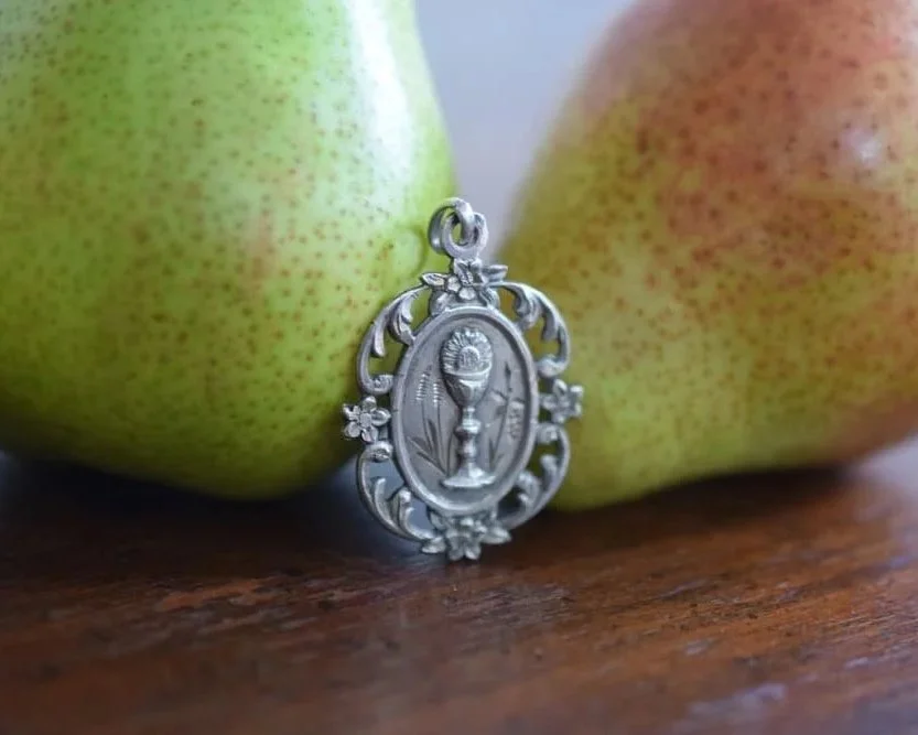3-antique-oval-first-communion-medal%2Bchristian-confirmation-gift+%2Bfor-the-love-of-france.jpg
