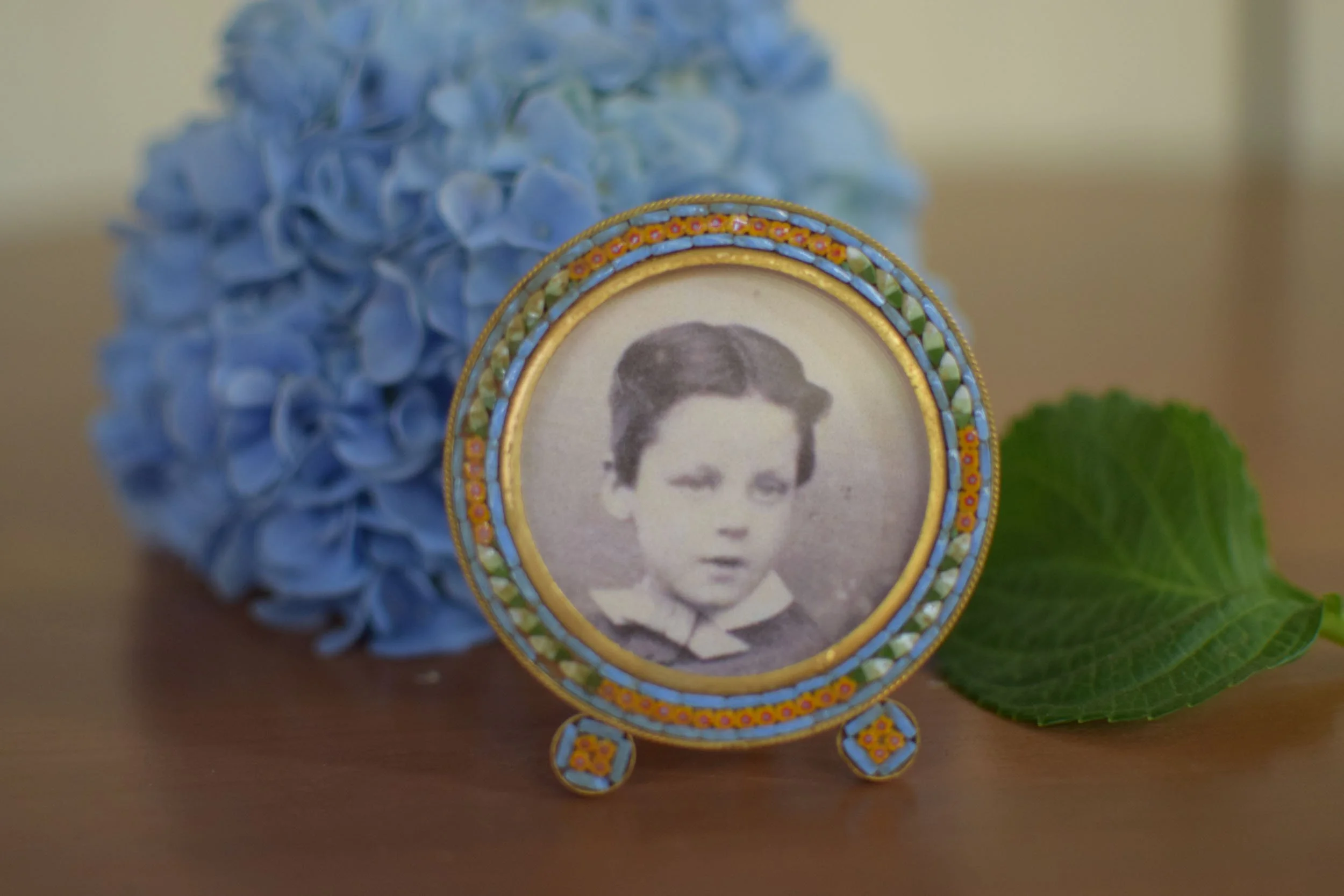 Vintage 1930's Micromosaic Round Frame