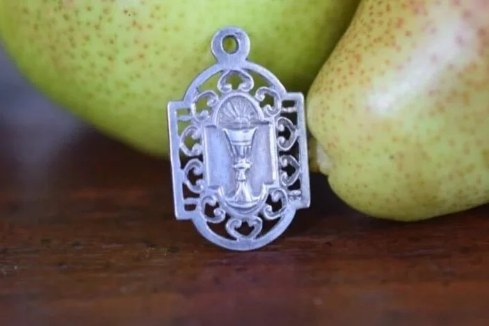 1-antique-french-silver-first-communion-medal-initials-m-d+%2Bfor-the-love-of-france.jpg