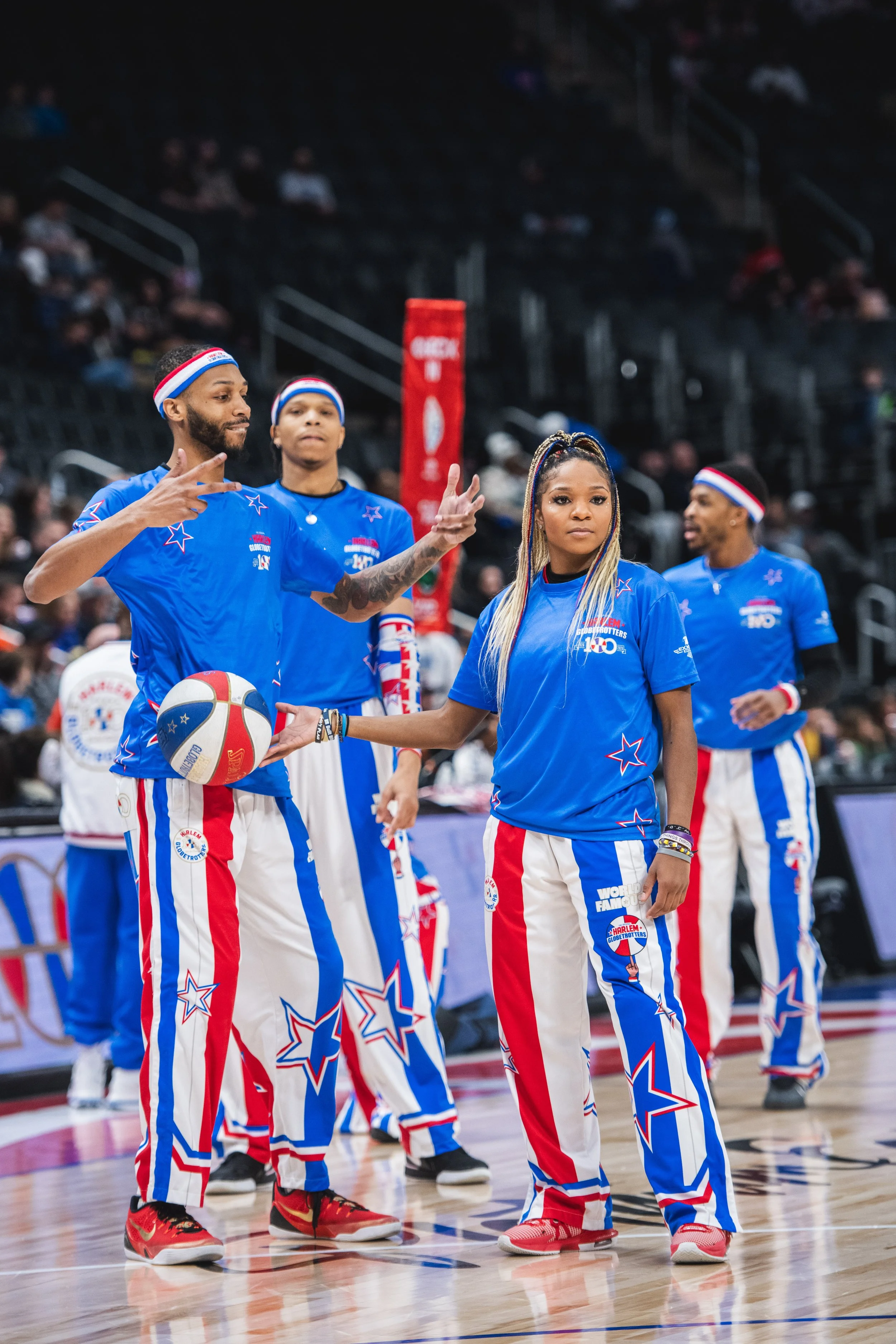 2026_1_24_Jacob_Giampa_LCA_Harlem_Globetrotters_Layup_Line_Fan_Parade-3.jpg