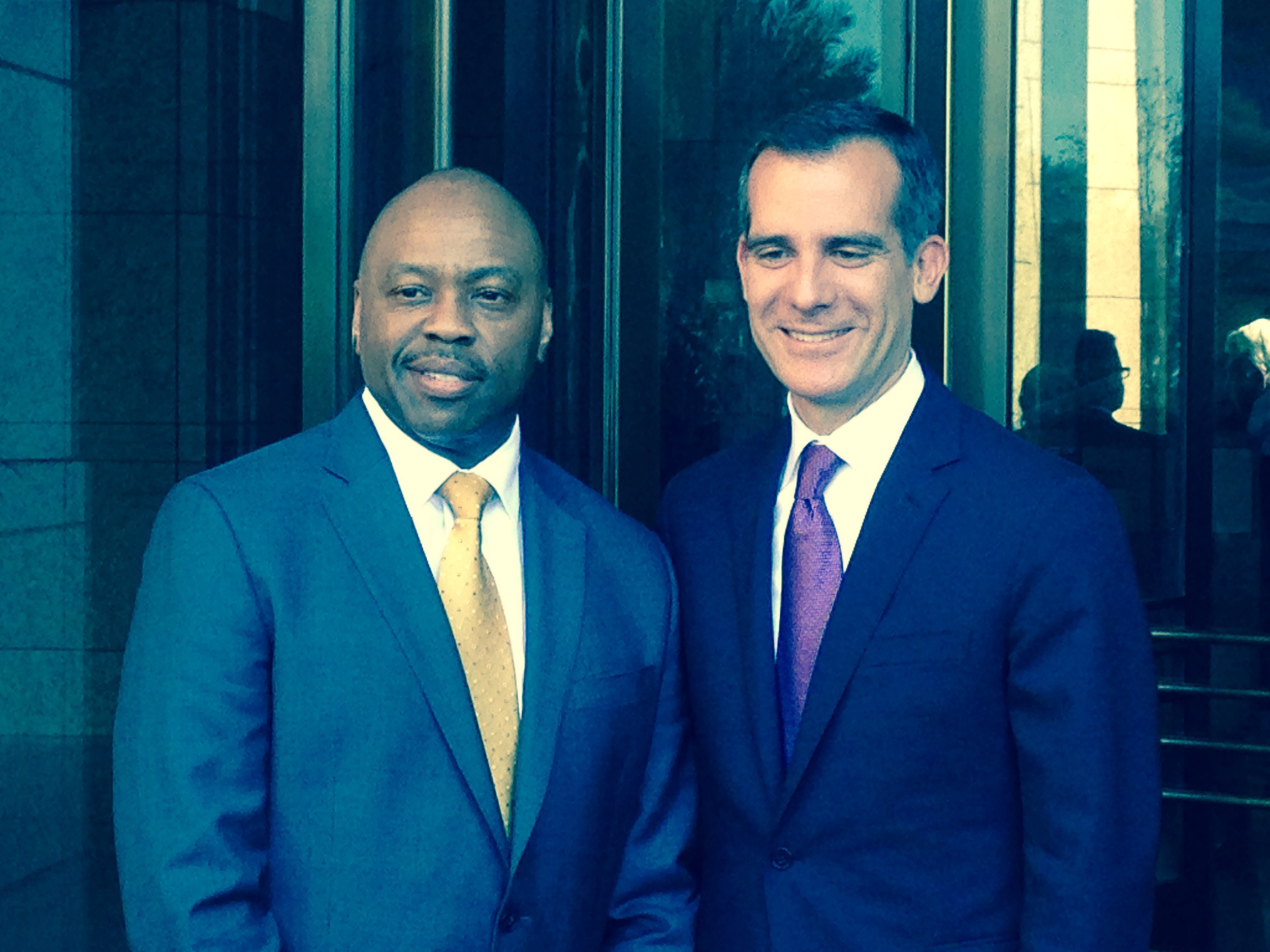 Phil Washington and Mayor Eric Garcetti pose for photos with the media.