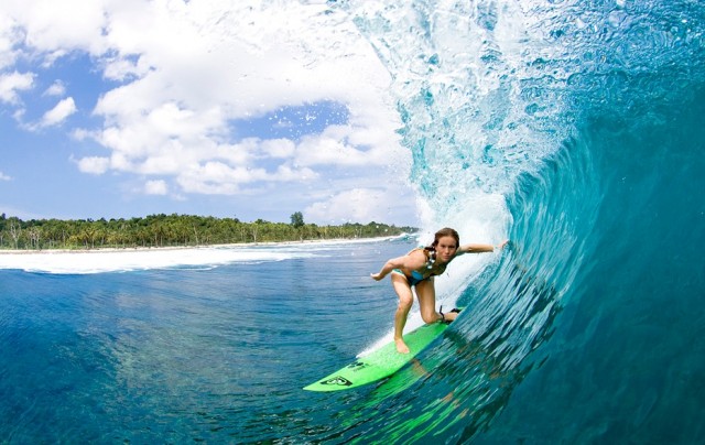 Another great example by Bianca Buitendag, who is quickly becoming one of my favorite women surfers to watch on the World Tour. 