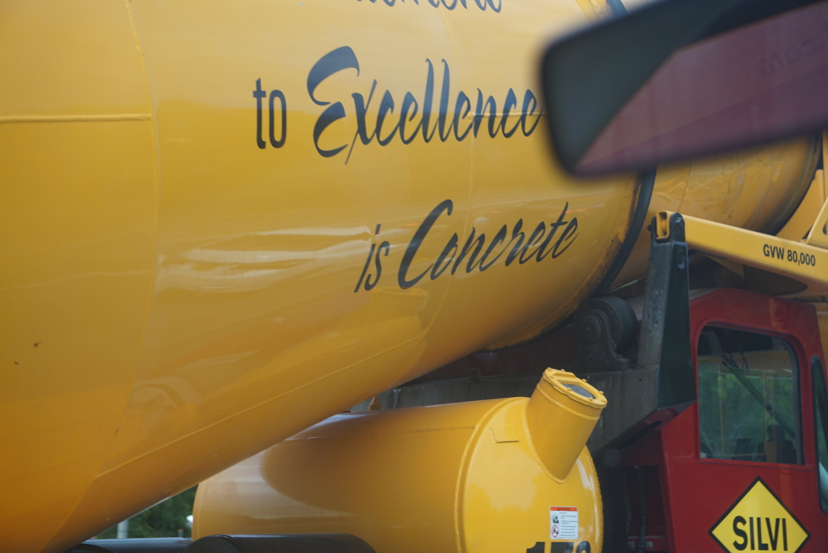 Excellence is concrete!!! Beautiful construction snap from traffic. Photo: Juan Heredia
