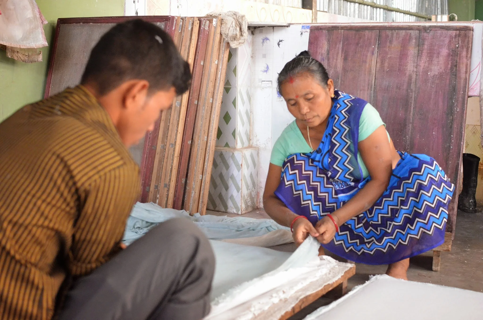 Jobholders at ElRhino sheets of tree-less prepare paper to be bound into extraordinary notebooks.