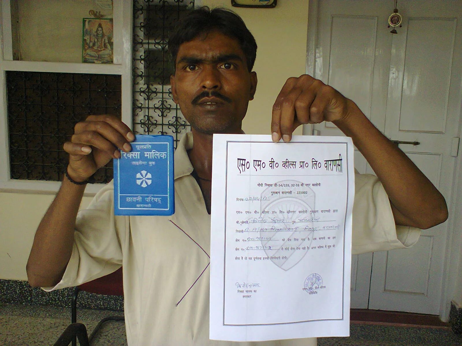SMV helps rickshaw drivers procure necessary licenses in addition to owning their own rickshaw