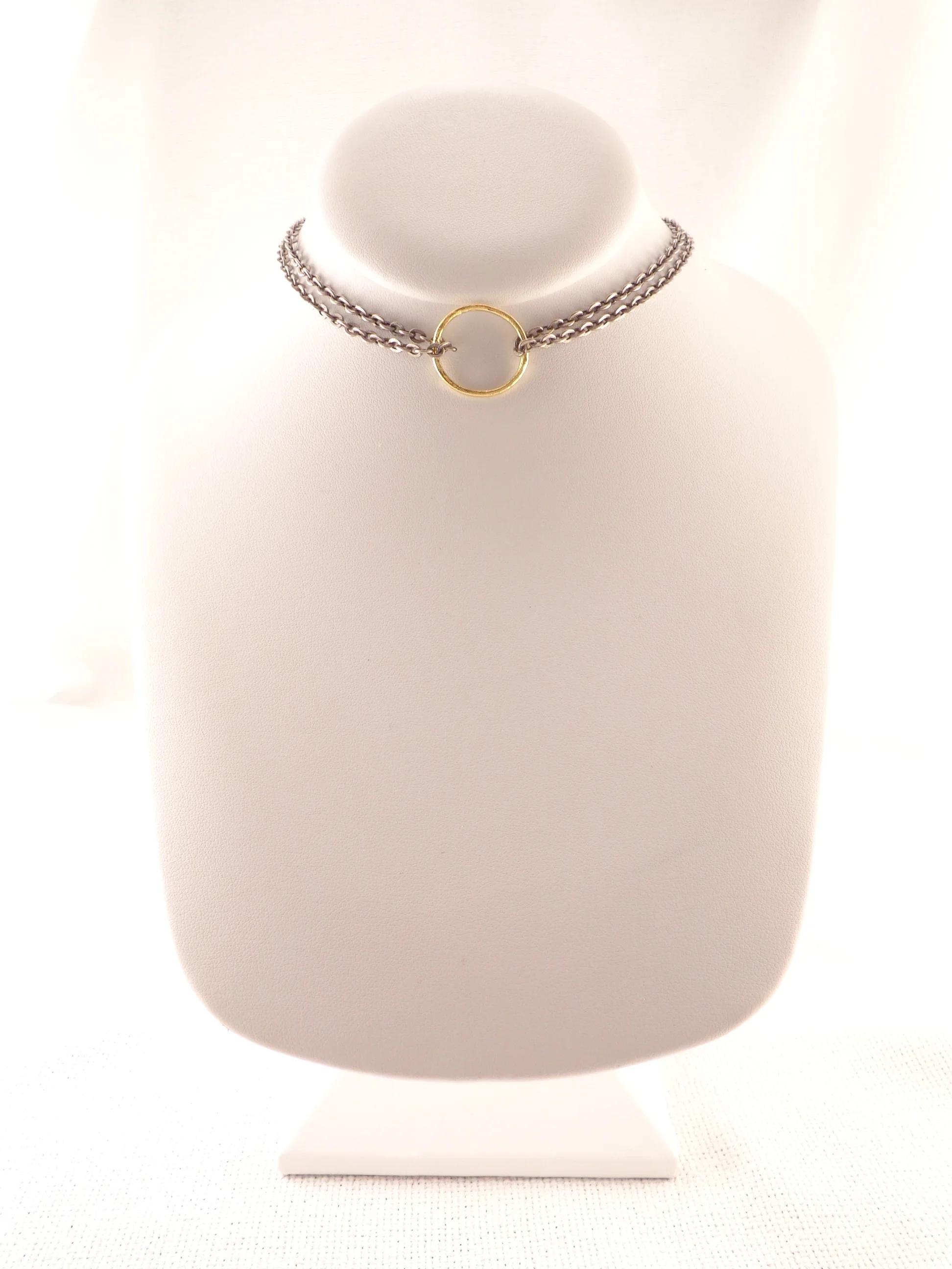 Sheila Fajl Sasha Choker 