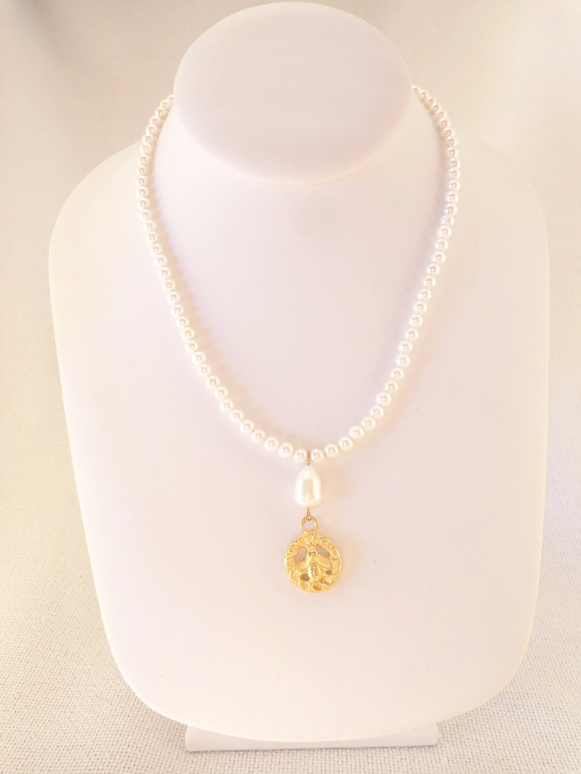 Susan Shaw Bee Pearl Necklace | Lydia 