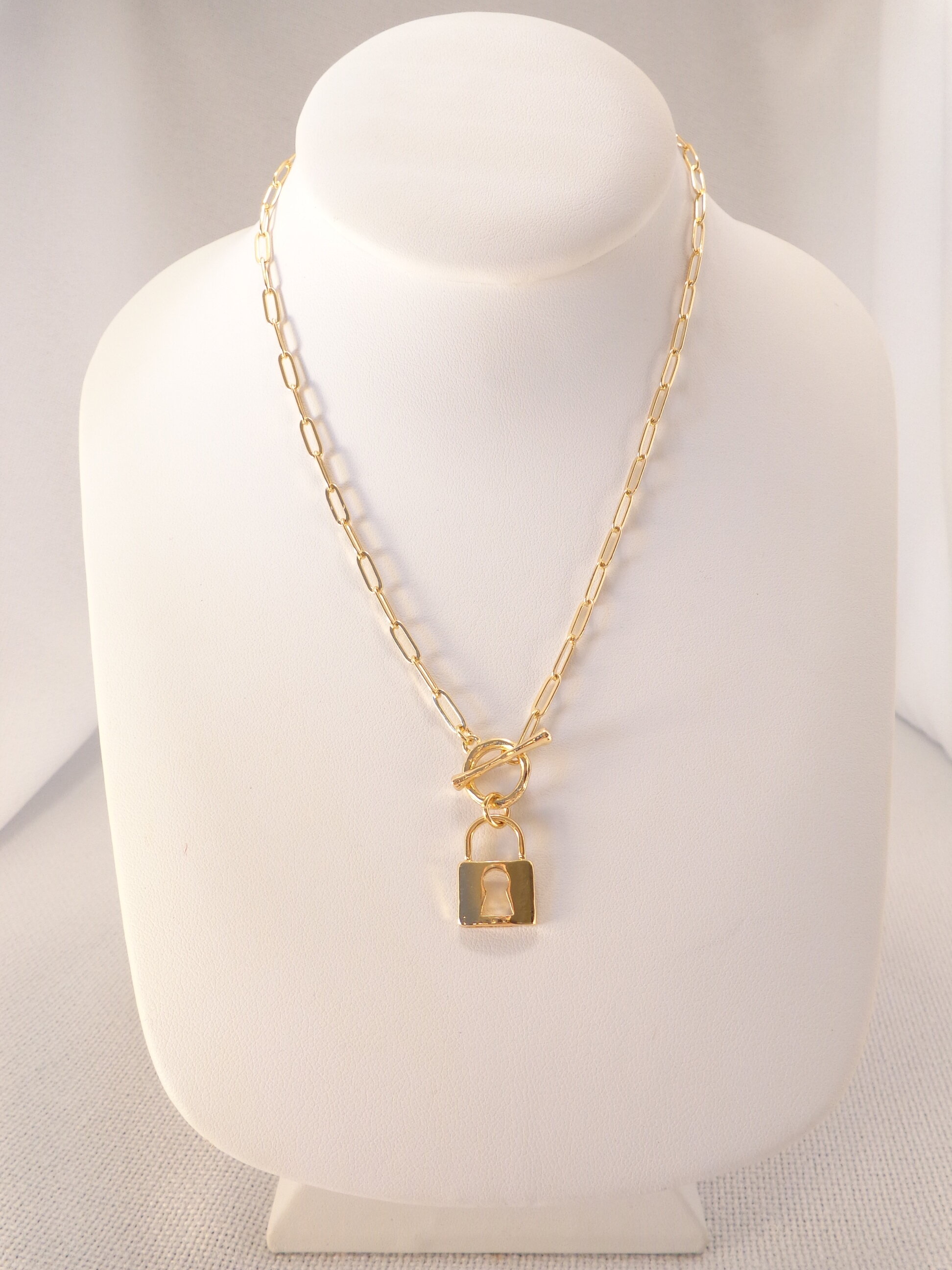 Lock Paper Clip Chain Toggle Necklace gold