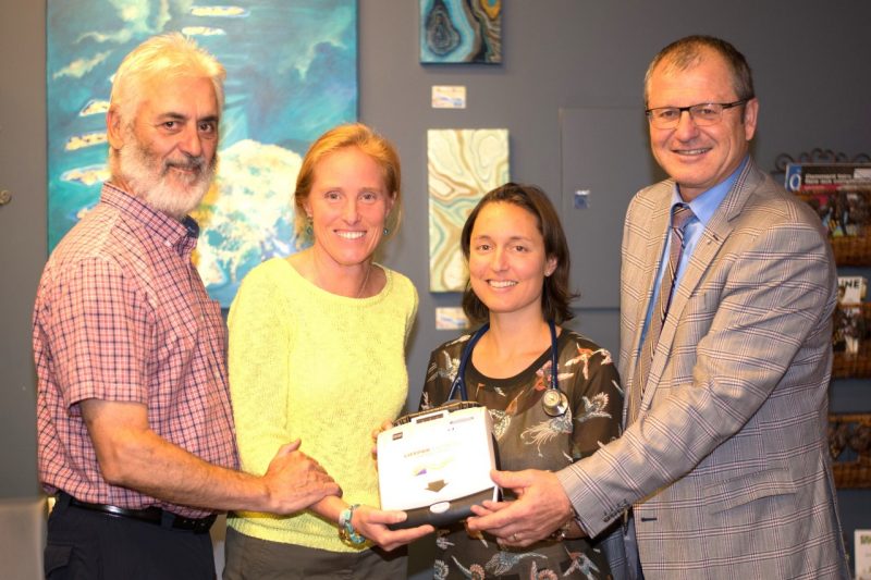 Sur la photo, de gauche à droite, Richard Daoust, président de la Coop santé Saint-Adolphe, Anne-Marie Gagnon, directrice, Dre Annie Filion, médecin, et Pierre Durocher, secrétaire-trésorier de la Fondation médicale des Laurentides et des Pays-d'en-Haut.