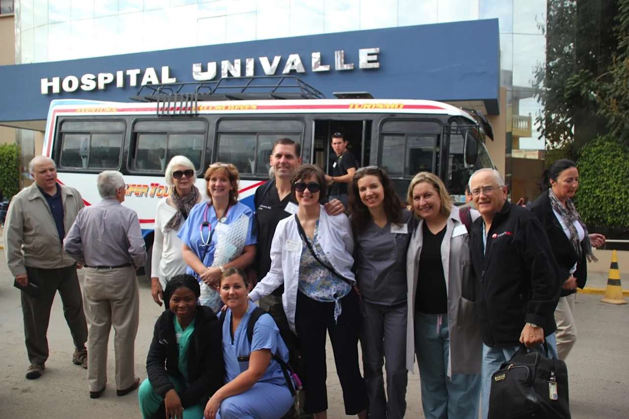 Mission Team's arrival at Univalle Hospital.