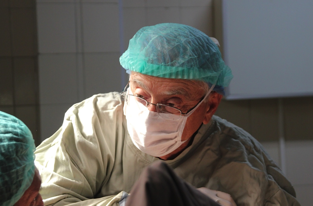 Dr. Bob LaPata offering surgical advice.