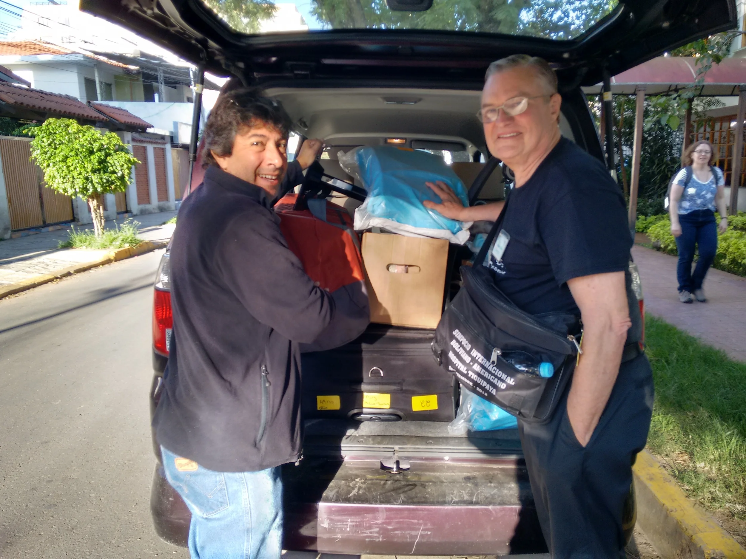 Puente de Solidaridad support staff, Alfonso Flores, assisting SB missioner, Dr. Ron Miller, in packing a van with medical supplies.