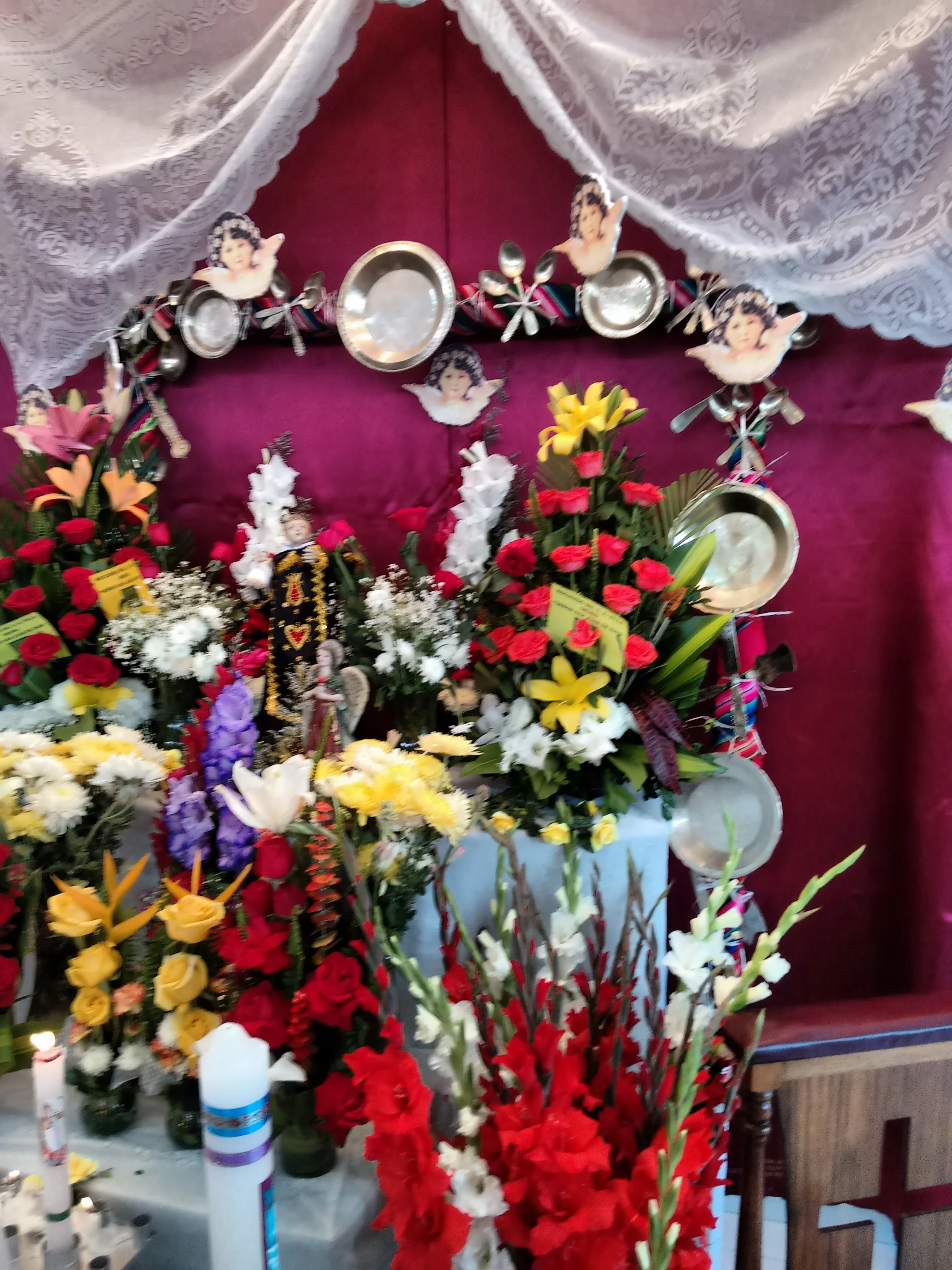 In celebrating the day of San Juan de Dios, hospital staff decorate the wall with a silver arch that represents prosperity.