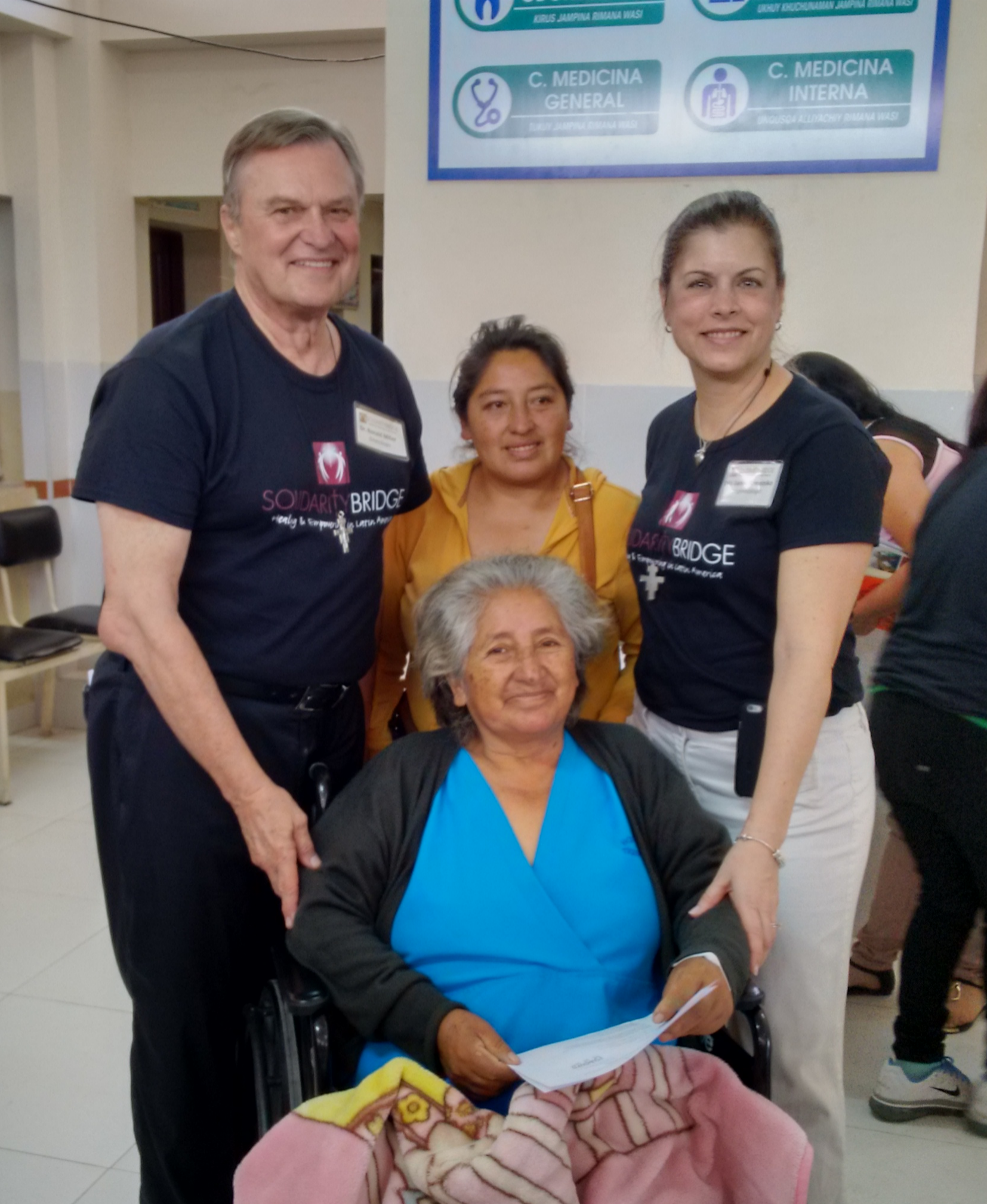 Alma at closing ceremony, along with Dr. Ron, her daughter, and Dr. Janet.